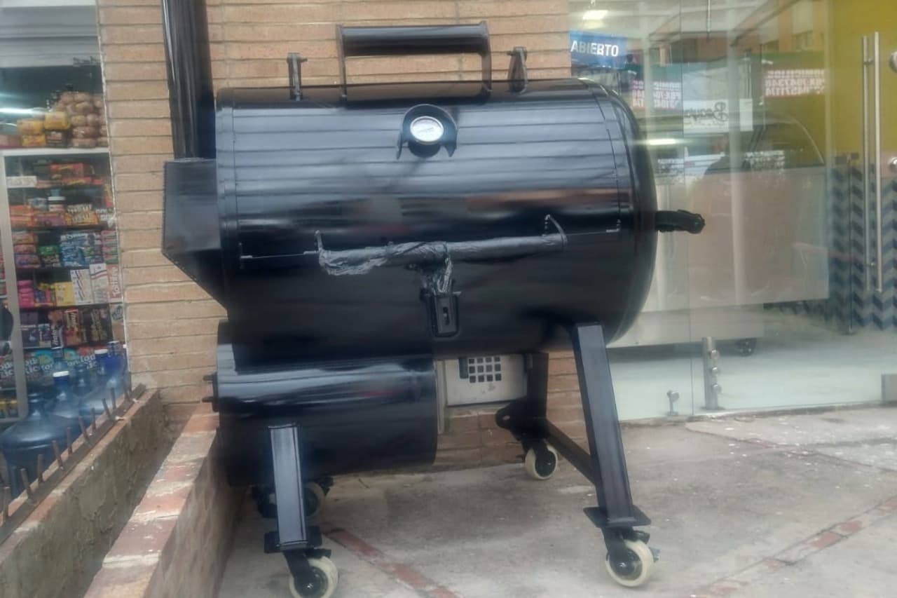 Horno asador con parrillas múltiples para mayor capacidad