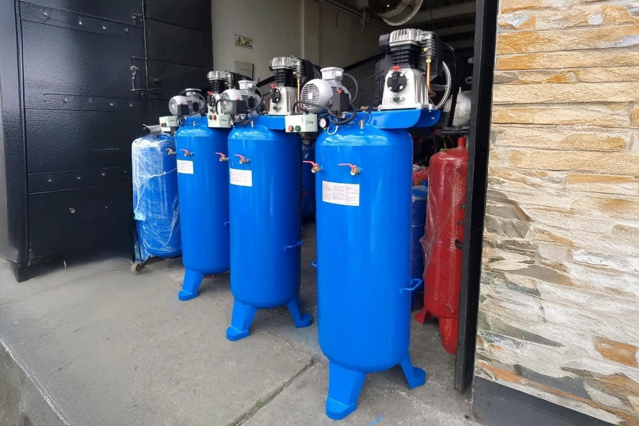 Sistema de aire comprimido vertical para uso industrial