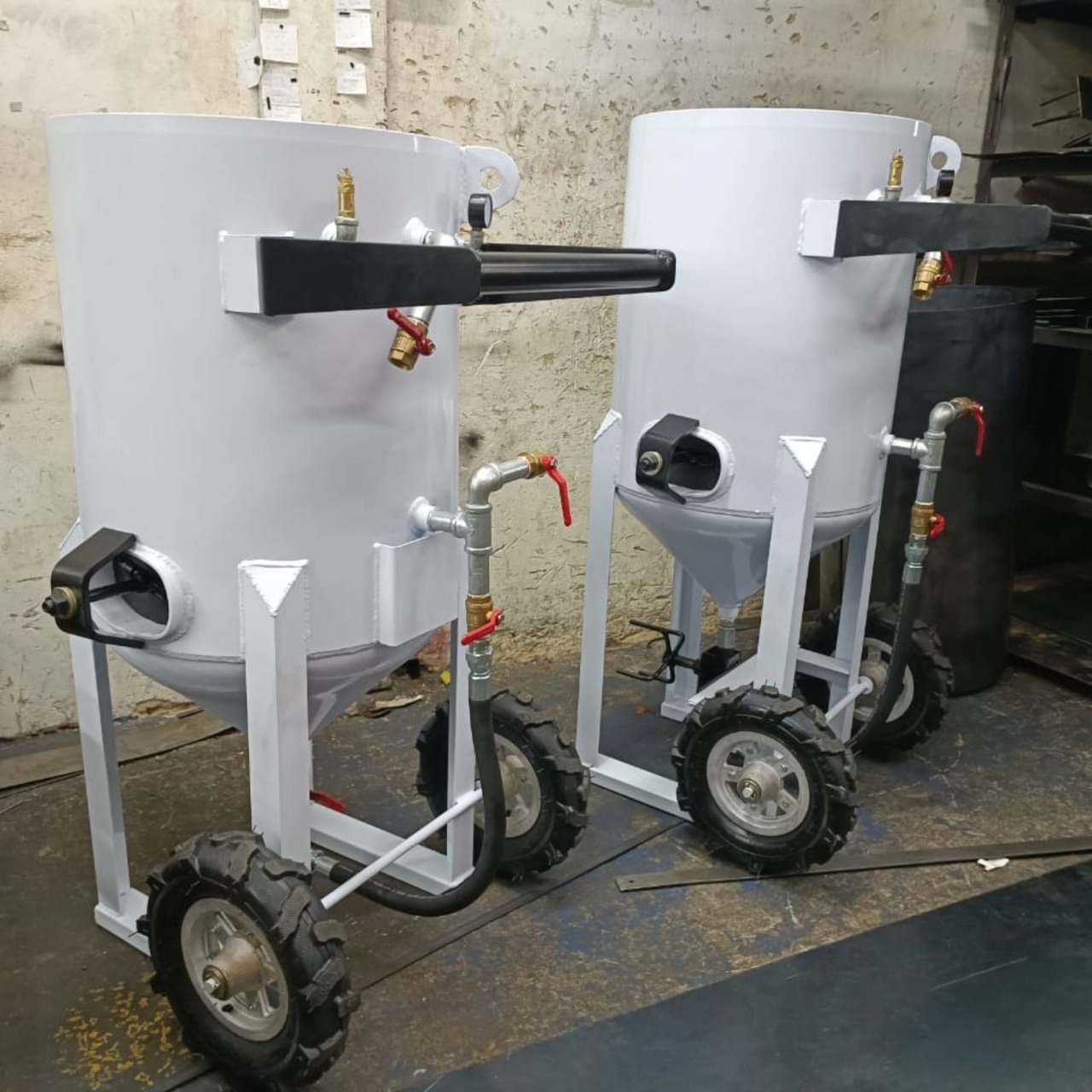 Tolva de sandblasting vertical para procesos industriales